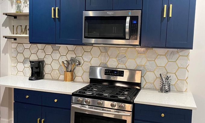 Gresham Maison | Spacious 5-bedroom house with AC, WiFi in amazing Chicago