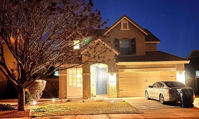 Gilbert Maison | Spacious 5-bedroom house in marvelous Gilbert with WiFi, AC