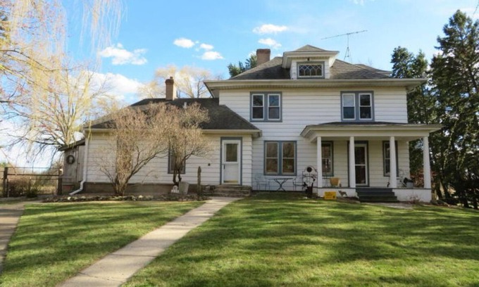 Kenosha Maison | Spacious 5-bedroom house in charming Kenosha with AC, WiFi