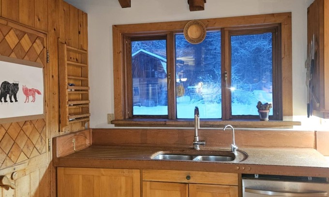 Winlaw Maison | Spacious 5-bedroom house in peaceful Winlaw with WiFi