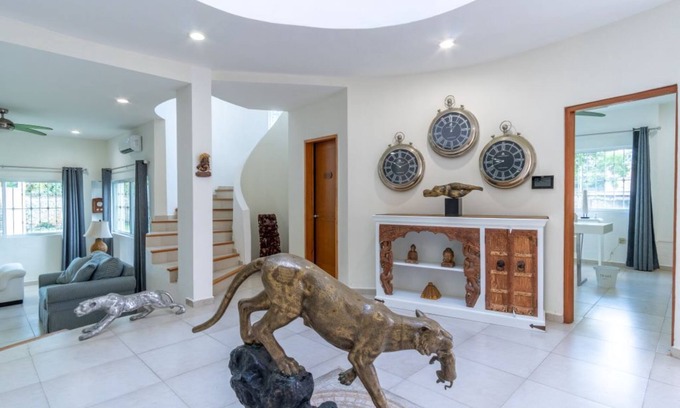 Alfredo V. Bonfil Maison | Spacious 5-bedroom house in beautiful Cancún with private pool, cenote, WiFi, AC