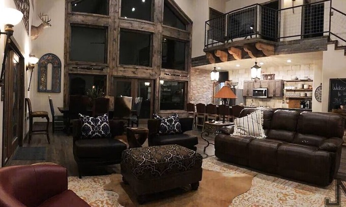 Leakey Maison | Spacious 5-bedroom house in serene Leakey with gorgeous views!