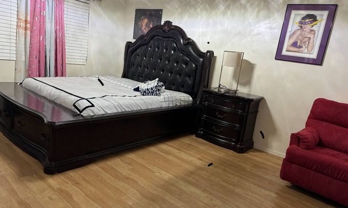 Casas Adobes Maison | Spacious 5-bedroom house -A place to call home with 5 tvs!