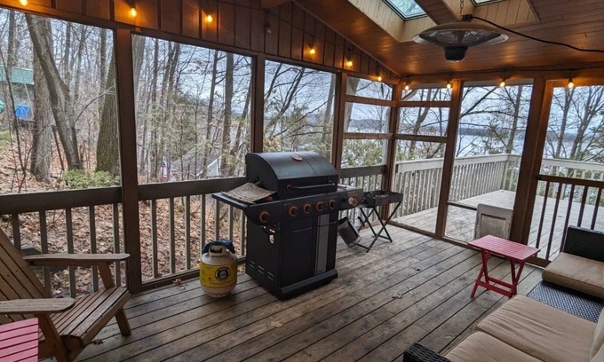Feronia Maison | Spacious 5-bedroom Lakefront House in wonderful North Bay