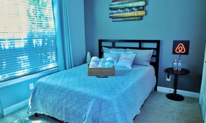 Atascocita Maison | Spacious 5-bedroom Modern Stay Near - IAH-AIRPORT
