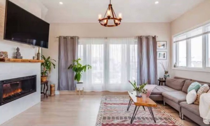 Long Beach Maison | Spacious 5-bedroom ocean view house in serene Long Beach with fitness room.