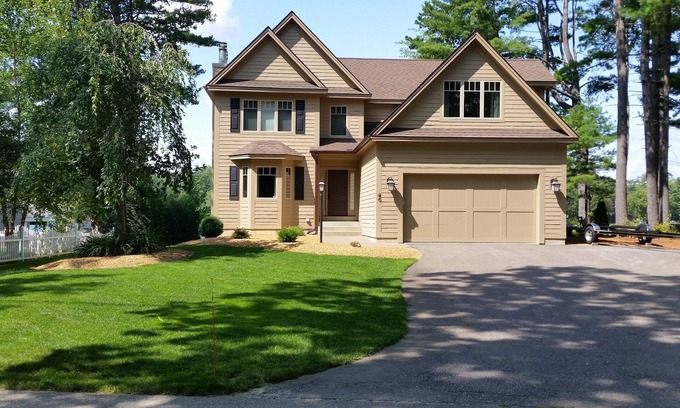 Lochmere Maison | Spacious 5-bedroom retreat on Lake Winnisquam