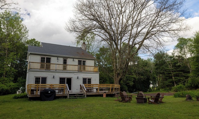 Copake Lake Maison | Spacious 5-bedroom house in terrific Copake Lake with AC, WiFi