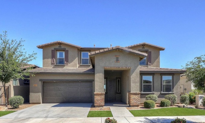 Queen Creek Maison | Spacious 5-bedroom house in fabulous Queen Creek with WiFi, AC