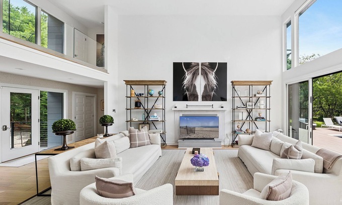 Shinnecock Hills Maison | Spacious 5-bedroom house with AC and fitness room in peaceful Southampton