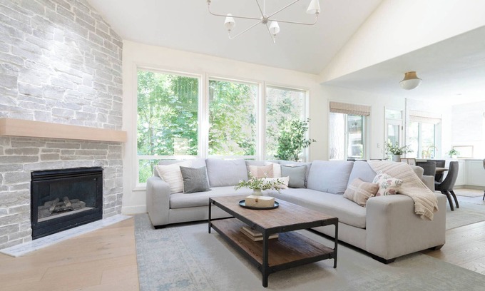 Wilsonville Maison | Spacious 5-bedroom house in serene Wilsonville, Pet + Kid Friendly with AC, WiFi