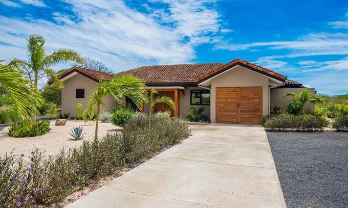 Tamarindo Villa | Spacious 5-bedroom villa with WiFi, AC in enchanting Hacienda Pinilla