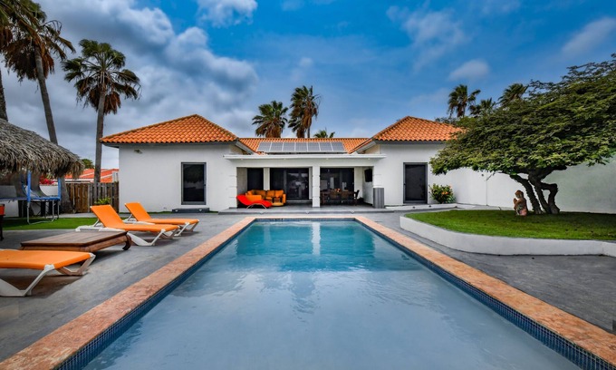 Jaburibari Maison | Villa spacieuse, 8 couchages, piscine et intimité garantis