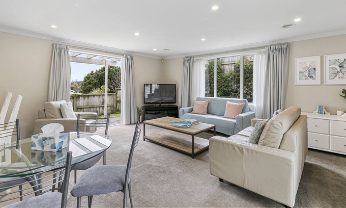 Johnsonville Maison | Spacious 5 bedroom with Garage * FIFA World Cup Base!