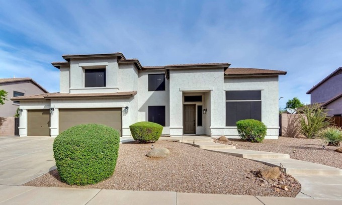 Crossings At Crossroads Maison | Spacious 5 BR, 3.5 BA, 4000+sf, WiFi, Pool,Hot Tub