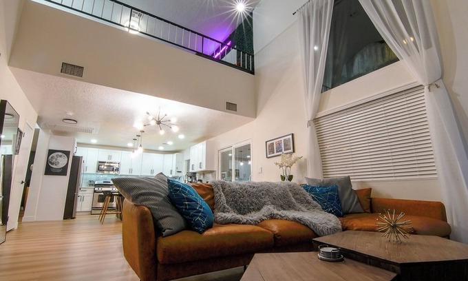 Paradise Maison | Spacious 5BD 12Guest home with pool & spa just mins from Strip & Airport