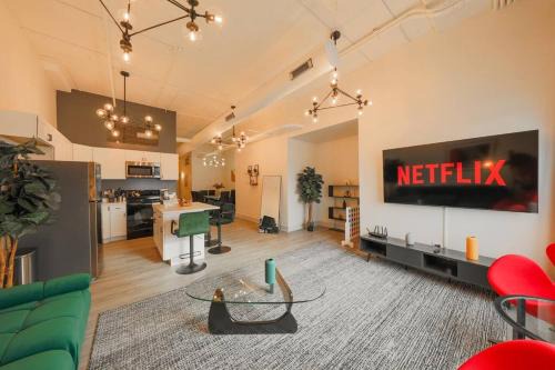 Near South Side Appartement | Spacious 5BR Luxury Suite Perfect for Groups with Gym Access and Optional Parking Near McCormick Place, Grant Park and Soldier Field