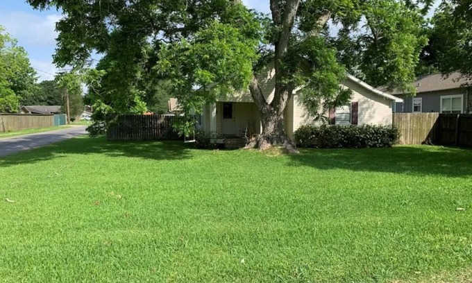 Groves Maison | Spacious 5BRs for Rent in Groves!