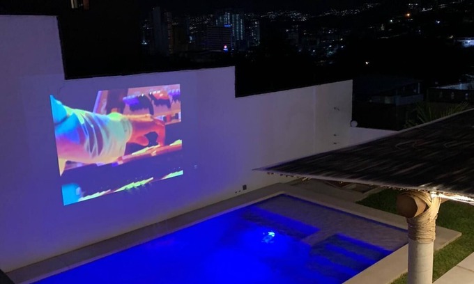 Nuevo Centrode Poblacion Maison | Spacious 6-bedroom house with AC and WiFi in lovely Acapulco de Juárez