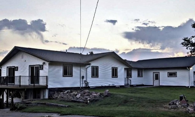 Eau Claire Maison | Spacious 6-bedroom house located on a beautiful large horse farm!