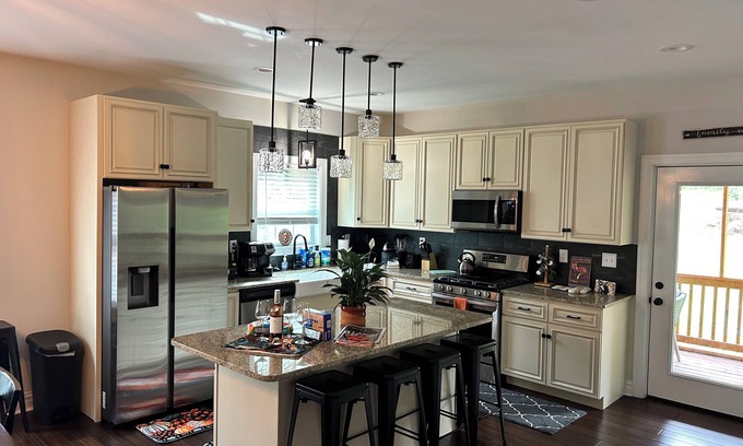 Nellysford Maison | Spacious 6-bedroom house in Mtns of Nellysford Spacious and Private AC, WiFi