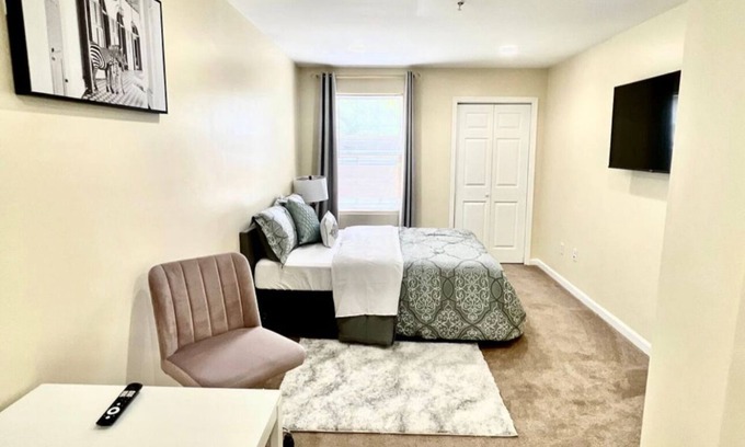Lower Central NE Maison | Spacious 6-bedroom house with AC, WiFi in awesome Washington