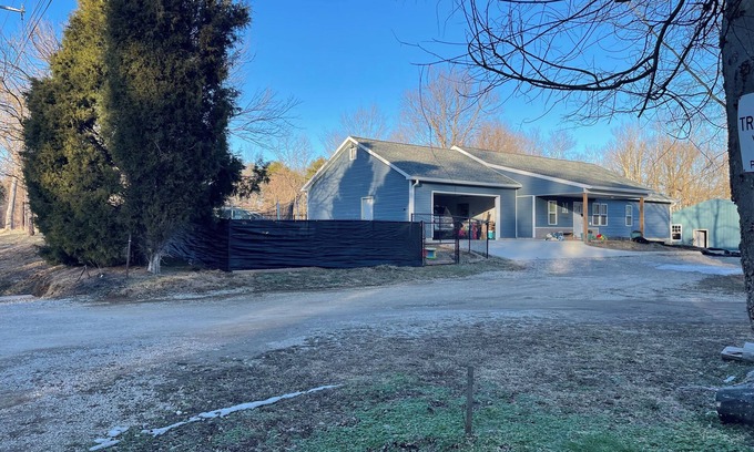 Boonville Maison | Spacious 6-bedroom house in awesome Boonville with WiFi, 8acres, outdoor gym eq.
