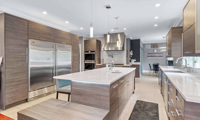 Skokie Maison | This house is a 7 bedroom(s), 5.5 bathrooms, located in Skokie, IL.