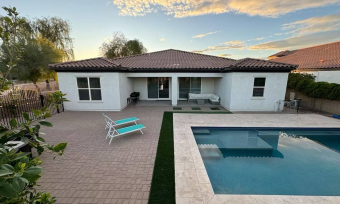 Queen Creek Maison | Spacious 6-bedroom house with a pool, AC, WiFi in beautiful Queen Creek!
