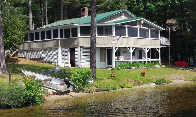Gray Maison | Spacious 6-bedroom waterfront home with WiFi, in beautiful Gray.