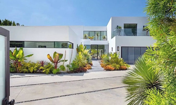 The Flats Maison | Spacious 7-bedroom house in fabulous Beverly Hills - 7bd 9ba 8,000sqft