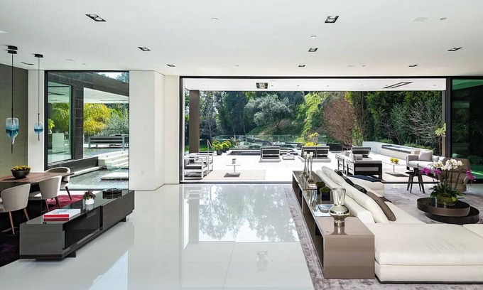 Beverly Hills Maison | Spacious 7-bedroom house with AC, WiFi in delightful Beverly Hills