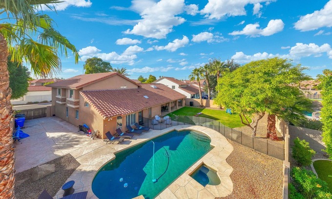 Paradise Park Vista Maison | Luxury Desert Abode 7 chambres / 4 bains! 20 couchages!