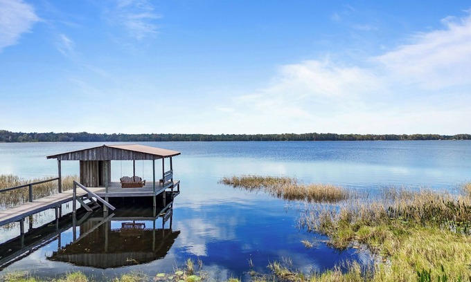 Hampton Maison | Spacious 7-bedroom, 7-bathroom lake front house in brilliant Hampton, sleeps 17!