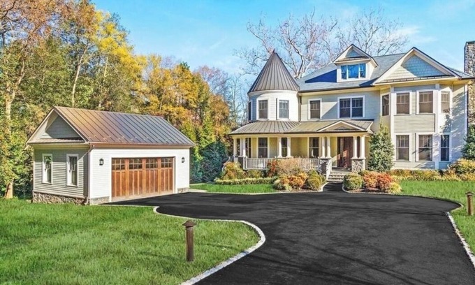 Jefferson Manor Maison | Spacious 7-bedroom house with water views, AC, Heat, WiFi in charming Alexandria