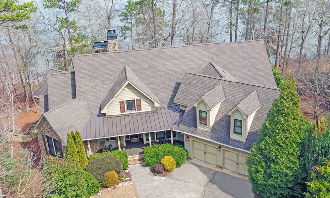 Toccoa Maison | Spacious 7-bedroom lakefront at Currahee Club