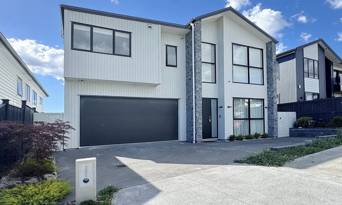 Flat Bush Maison | Spacious 7 BRs & 4.5 BHs house on Longhorn Drive