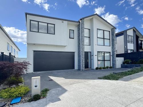 Flat Bush Maison | Spacious 7 BRs 4 BHs house on Longhorn, Flat Bush