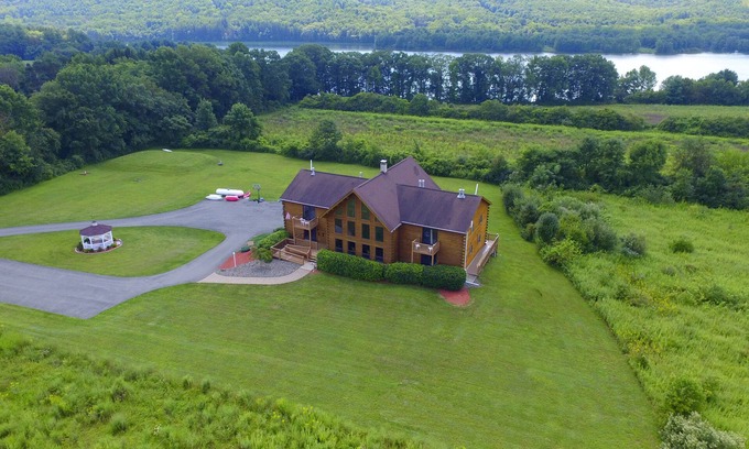 Aquashicola Cabine | Log spacieux 8BD / 7BA Log Home sur le lac Beltzville dans le sud des Poconos - NO PROM