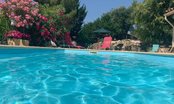 Roquebrun Maison | Spacious and attractive holiday home with private pool and parking.