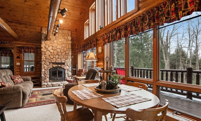 Presque Isle Cabine | Connectez-vous à la maison sur 7 hectares avec quai privé