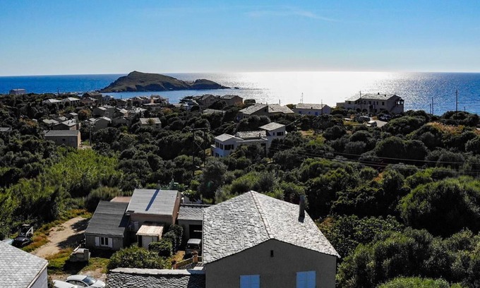 Centuri Appartement | Spacious and bright apartment 200m from the sea at the tip of Cap Corse.