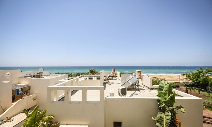 Nahariya Appartement | Spacious and Bright Beach Front Apartment