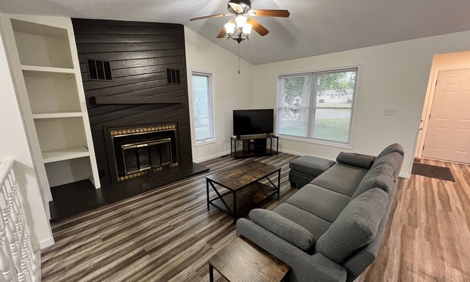 Coralville Maison | Spacious and Bright 3 Bedroom, 2 Bath Townhome Conveniently Located!