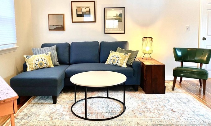 Cash Corner Maison | Spacious and Centrally Located! Two Connected Apartments- Sleeps 11