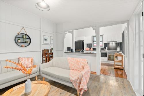 North Booval Maison | Spacious and Charming Queenslander in Ipswich