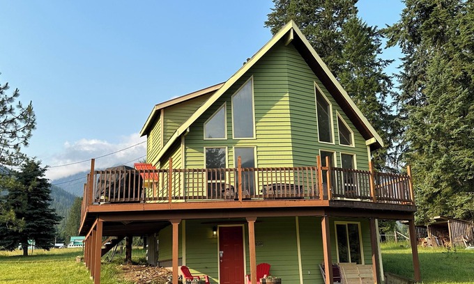 Proctor Maison | Spacious and comfortable home nestled in the mountains by Kootenay Lake