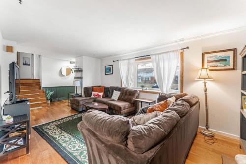 Longmont Maison | Spacious and Comfy Close to Everything Backyard