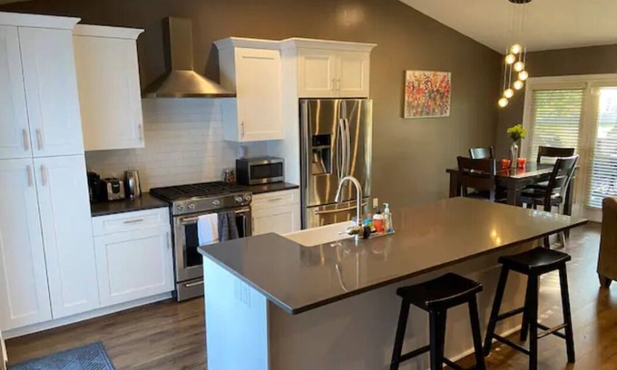 Iowa City Maison | Spacious and Convenient Getaway