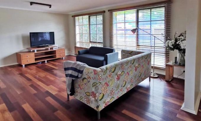 Wantirna South Maison | Spacious and cozy home next to Glen Waverley